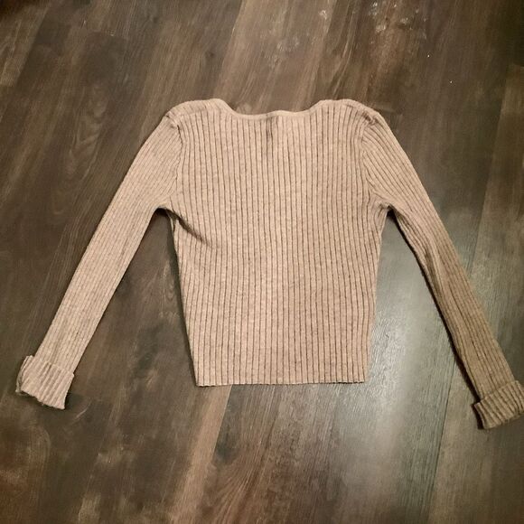 IMING Cropped Knit V-Neck Sweater size medium - Picture 6 of 6